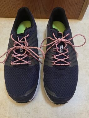 Women's size 11 Inov8 Roclite 290 V2 shoes